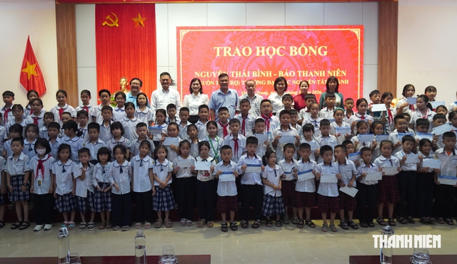 Chia sẻ kh&oacute; khăn với học sinh Thanh H&oacute;a, Ninh B&igrave;nh - Ảnh 3.