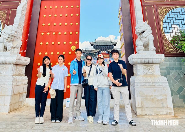 Hành trình khám phá dấu ấn ngàn năm trên núi Tú Sơn - Ảnh 1.