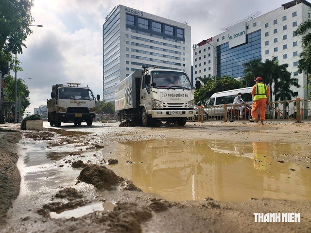 Xe máy té ngã vì bùn đất trên đường Cộng Hòa: CSGT TP.HCM đang xác minh - Ảnh 5.