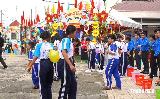 "Lồng đèn thắp sáng ước mơ" lan tỏa khắp tỉnh biên giới Tây Ninh - Ảnh 3.