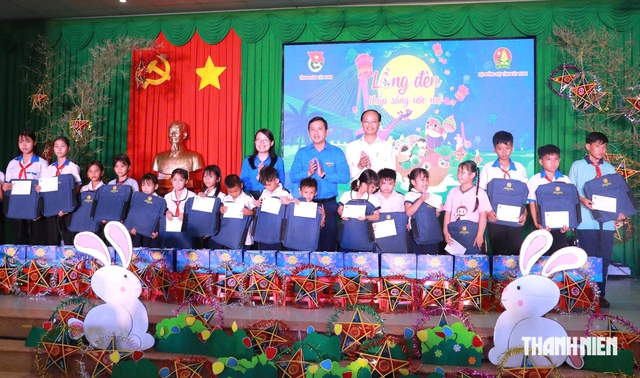 "Lồng đèn thắp sáng ước mơ" lan tỏa khắp tỉnh biên giới Tây Ninh - Ảnh 4.