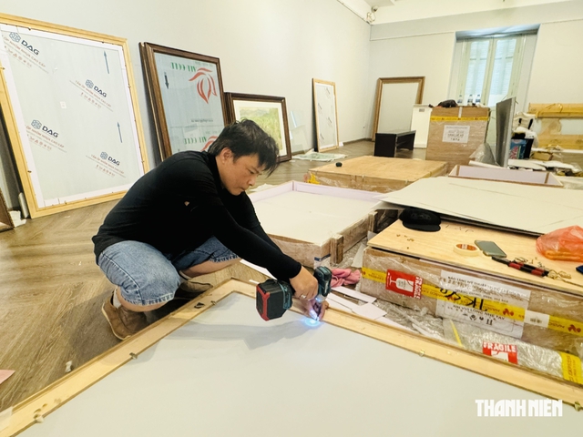 Hậu trường đưa 110 tác phẩm của họa sĩ Văn Giáo, nặng hàng tấn, vào TP.HCM- Ảnh 7.