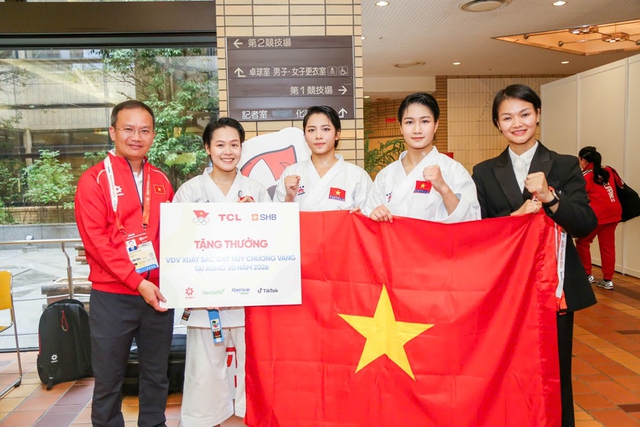 Bộ trưởng Lâm Thị Phương Thanh chỉ đạo thưởng nóng 200 triệu đồng cho kata nữ Việt Nam giành HCV ASIAD- Ảnh 1.