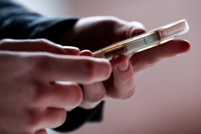 Những thủ phạm khiến g&oacute;i data smartphone nhanh ch&oacute;ng cạn kiệt - Ảnh 1.