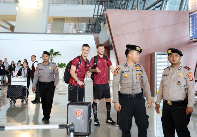 Hài hước: Lê Giang Patrik và Tài Lộc tạo ra sự cố 'khó đỡ' khi đến Indonesia- Ảnh 2.