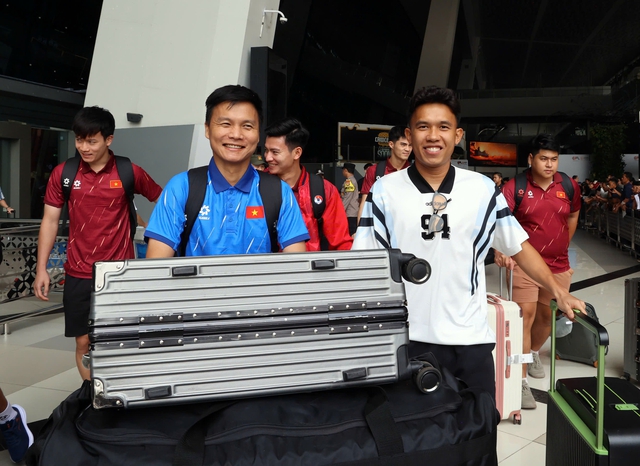 Hài hước: Lê Giang Patrik và Tài Lộc tạo ra sự cố 'khó đỡ' khi đến Indonesia- Ảnh 9.