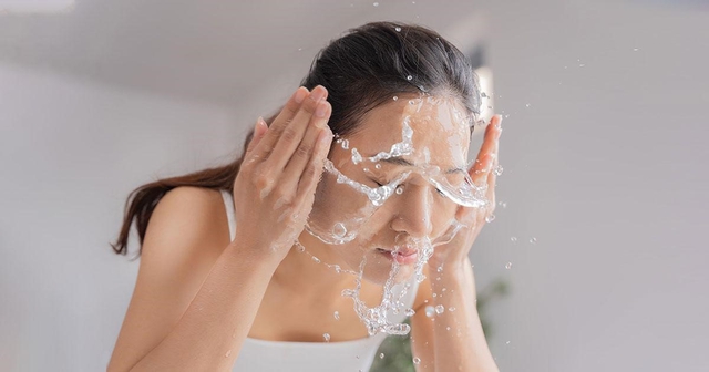 Da hết bết r&iacute;t nhờ giảm tần suất 5 sản phẩm skincare 'nặng đ&ocirc;' n&agrave;y - Ảnh 2.