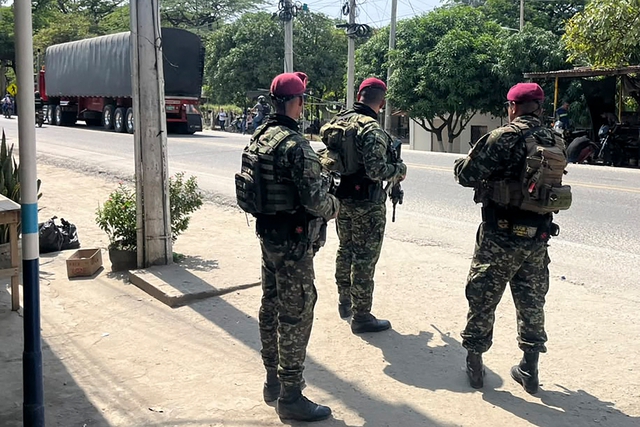 Colombia điều qu&acirc;n đến th&agrave;nh phố bạo loạn - Ảnh 1.