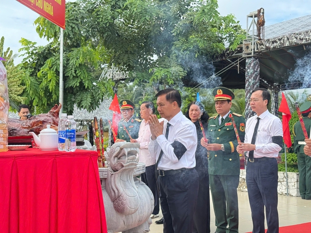 Vĩnh Long tổ chức lễ truy điệu và an táng 65 hài cốt liệt sĩ- Ảnh 1.