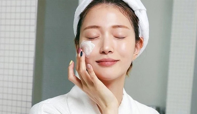 Da hết bết r&iacute;t nhờ giảm tần suất 5 sản phẩm skincare 'nặng đ&ocirc;' n&agrave;y - Ảnh 3.