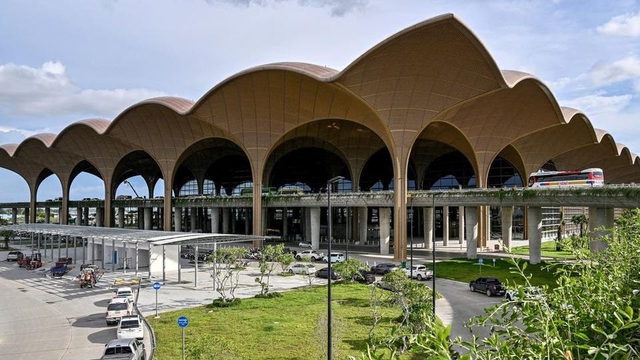 Sân bay mới xây 2,3 tỉ USD của Campuchia vắng khách trầm trọng - Ảnh 1.