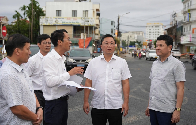 Cầu Vỹ Dạ 5 năm chưa xong, Chủ tịch TP.Huế yêu cầu hoàn thành trước tết- Ảnh 1.