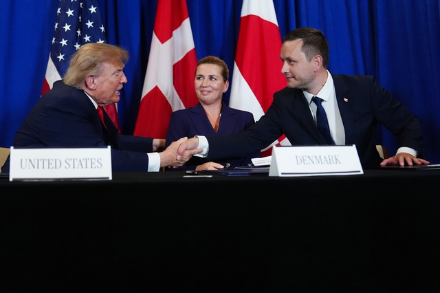 Tổng thống Trump ký thỏa thuận an ninh với Greenland, Đan Mạch - Ảnh 1.