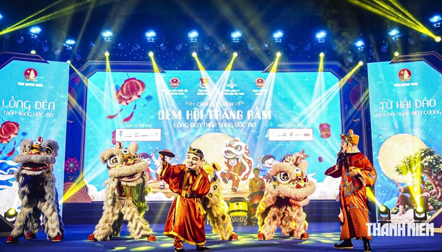 Trao hơn 45.000 suất qu&agrave;, 839 suất học bổng cho thiếu nhi Quảng Ng&atilde;i - Ảnh 2.