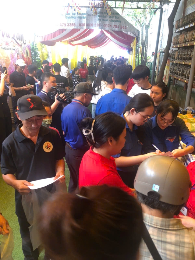 Phiên chợ 0 đồng chia sẻ yêu thương - Ảnh 7.