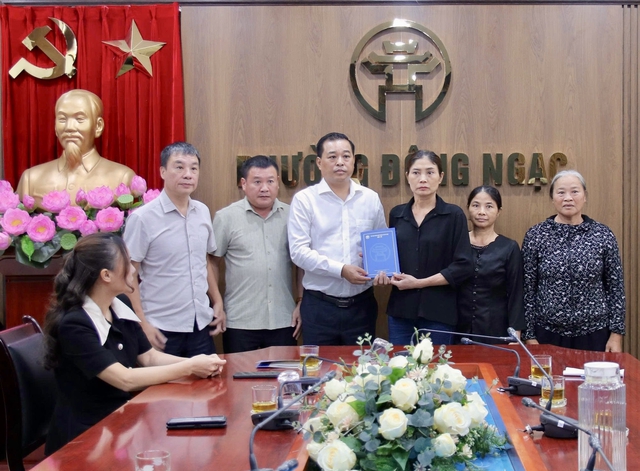 Vụ nam sinh vi&ecirc;n bị ng&atilde; xuống cống tử vong: Hỗ trợ gia đ&igrave;nh 32,5 triệu đồng- Ảnh 1.