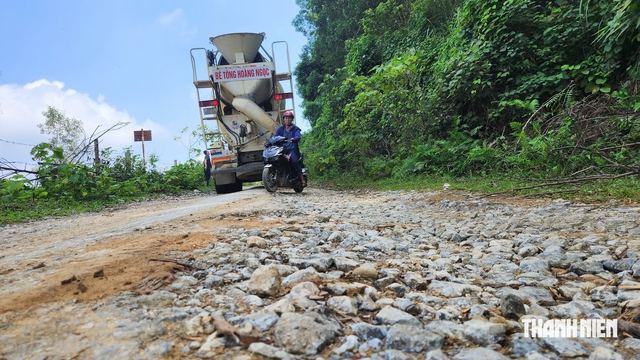 Gian nan con đường ra biên giới- Ảnh 1.