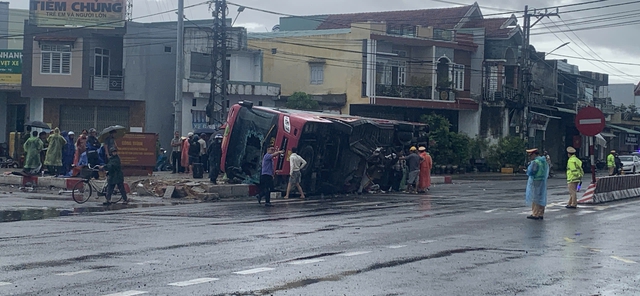 Hai nạn nhân tử vong trong vụ tai nạn liên hoàn trên quốc lộ 1- Ảnh 2.