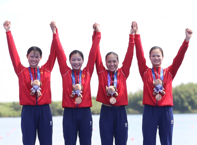 Những tay chèo 'nhỏ bé' và tấm HCĐ của ý chí Việt Nam- Ảnh 2.