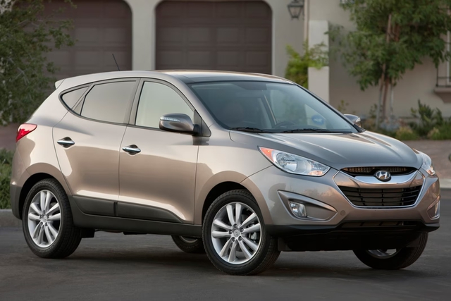 5 đời xe Hyundai Tucson sau 22 năm: 'Lột x&aacute;c' đến ngỡ ng&agrave;ng - Ảnh 3.