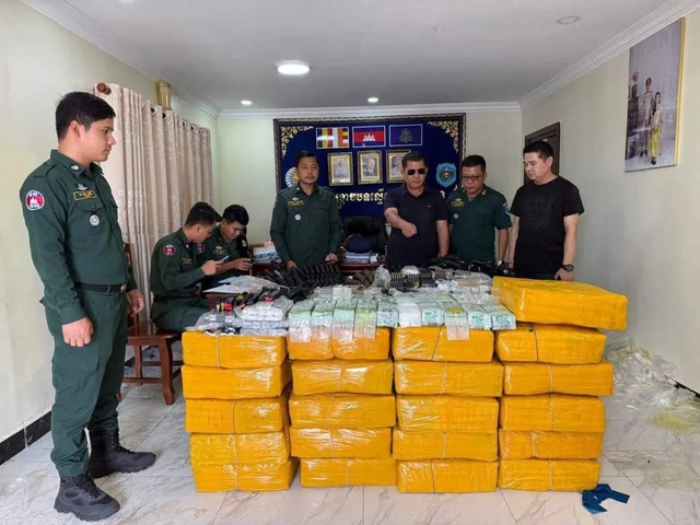 Campuchia bắt 7 người Trung Quốc với 800 kg ma t&uacute;y khả nghi, h&agrave;ng chục khẩu s&uacute;ng - Ảnh 2.