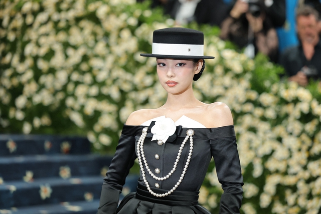 Choáng ngợp căn hộ xa hoa của Jennie (BlackPink), riêng giường ngủ đã hơn 3 tỉ đồng - Ảnh 2.