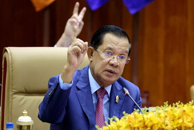 Ông Hun Sen than phiền vì liên tục nhận tin nhắn xin tiền mua nhà, xe - Ảnh 1.