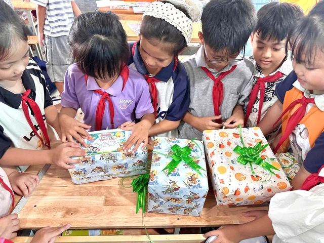 Những "g&oacute;i trăng" gửi y&ecirc;u thương về v&ugrave;ng bi&ecirc;n - Ảnh 5.