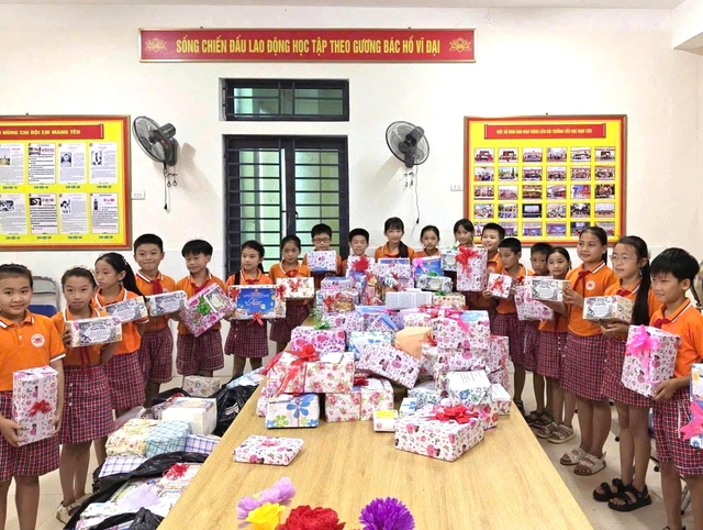Những "g&oacute;i trăng" gửi y&ecirc;u thương về v&ugrave;ng bi&ecirc;n - Ảnh 4.