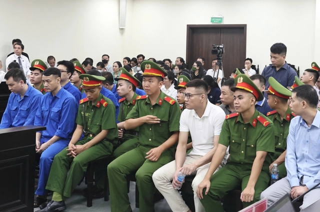 Túi quà trong vụ cựu công an lừa 'chạy án': 140.000 USD hay 2 hộp xì gà? - Ảnh 1.