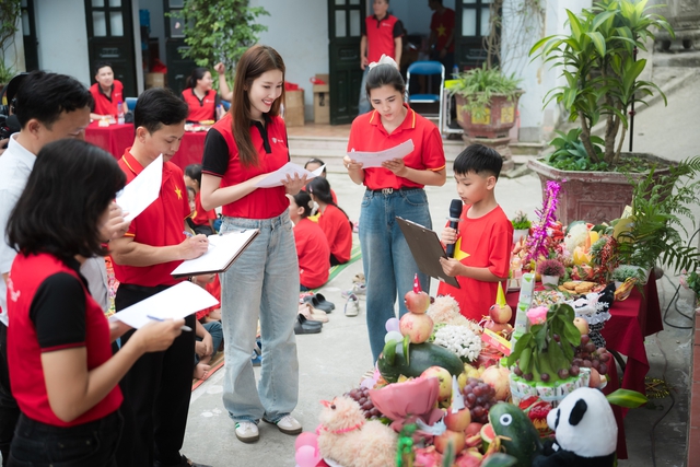 Nụ cười rạng rỡ của hơn 1.300 học sinh vùng biên Điện Biên trong mùa Trung thu - Ảnh 1.