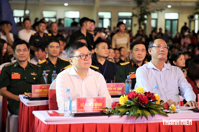 Gần 100 điều ước của học sinh được hiện thực trong đ&ecirc;m 'Vầng trăng chiến sĩ' - Ảnh 1.