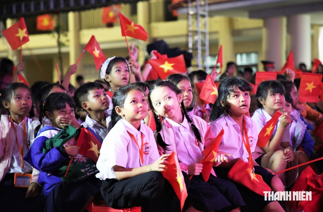Gần 100 điều ước của học sinh được hiện thực trong đ&ecirc;m 'Vầng trăng chiến sĩ' - Ảnh 2.