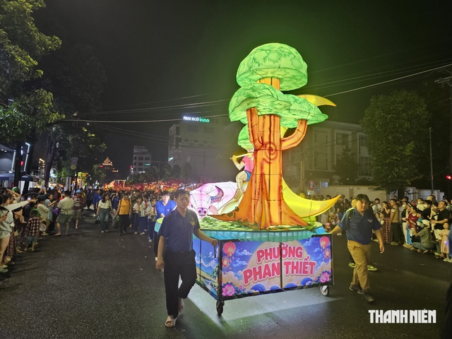 Đ&ecirc;m hội trung thu đặc biệt: Mỗi chiếc đ&egrave;n lồng l&agrave; một c&acirc;u chuyện qu&ecirc; hương- Ảnh 2.