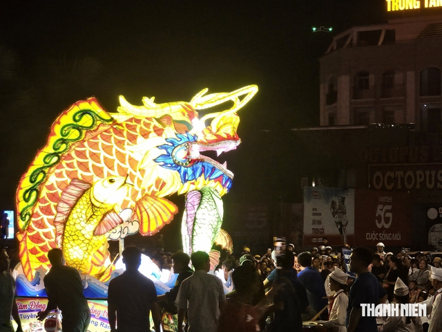Đ&ecirc;m hội trung thu đặc biệt: Mỗi chiếc đ&egrave;n lồng l&agrave; một c&acirc;u chuyện qu&ecirc; hương- Ảnh 3.