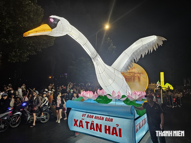 Đ&ecirc;m hội trung thu đặc biệt: Mỗi chiếc đ&egrave;n lồng l&agrave; một c&acirc;u chuyện qu&ecirc; hương- Ảnh 5.