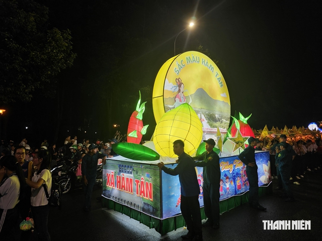 Đ&ecirc;m hội trung thu đặc biệt: Mỗi chiếc đ&egrave;n lồng l&agrave; một c&acirc;u chuyện qu&ecirc; hương- Ảnh 6.