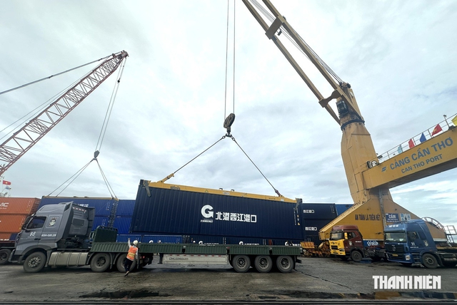 Chuyến tàu container đầu tiên vượt sông biển từ cảng của Trung Quốc về đến Cần Thơ- Ảnh 2.