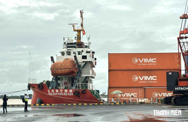Chuyến tàu container đầu tiên vượt sông biển từ cảng của Trung Quốc về đến Cần Thơ- Ảnh 1.