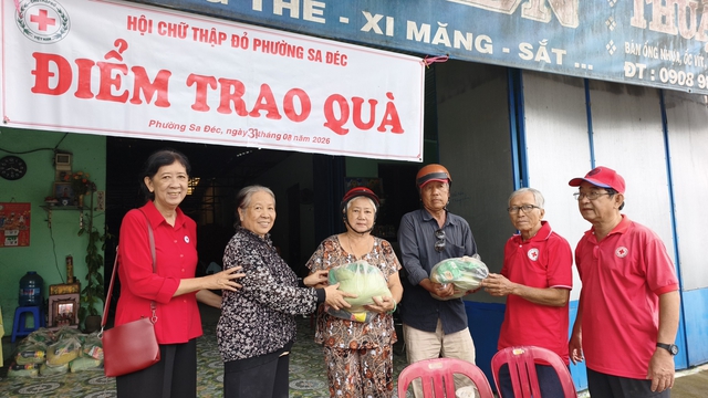 Nguyện giữ bếp cơm đỏ lửa đến hết đời - Ảnh 1.