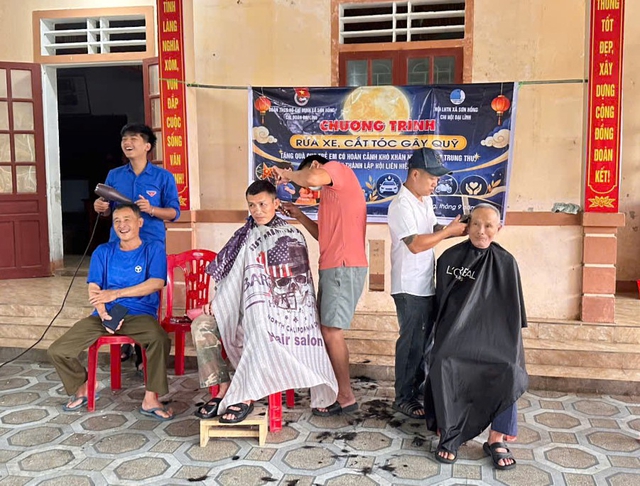 Tuổi trẻ H&agrave; Tĩnh mang Trung thu đến với trẻ em ngh&egrave;o- Ảnh 3.