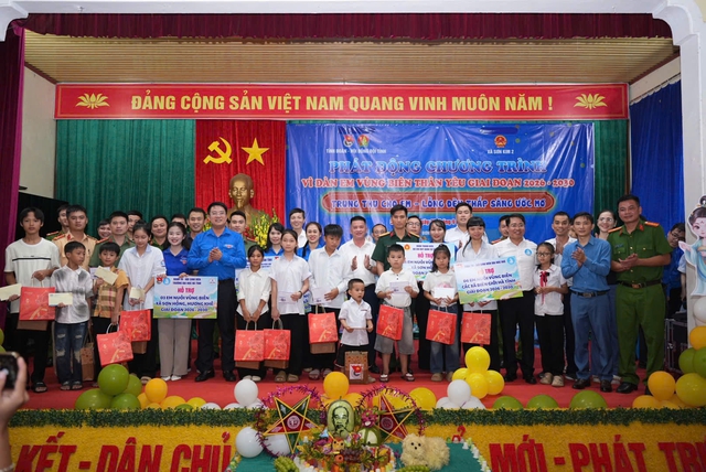 Tuổi trẻ H&agrave; Tĩnh mang Trung thu đến với trẻ em ngh&egrave;o- Ảnh 6.