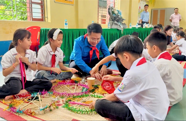 Tuổi trẻ H&agrave; Tĩnh mang Trung thu đến với trẻ em ngh&egrave;o- Ảnh 5.