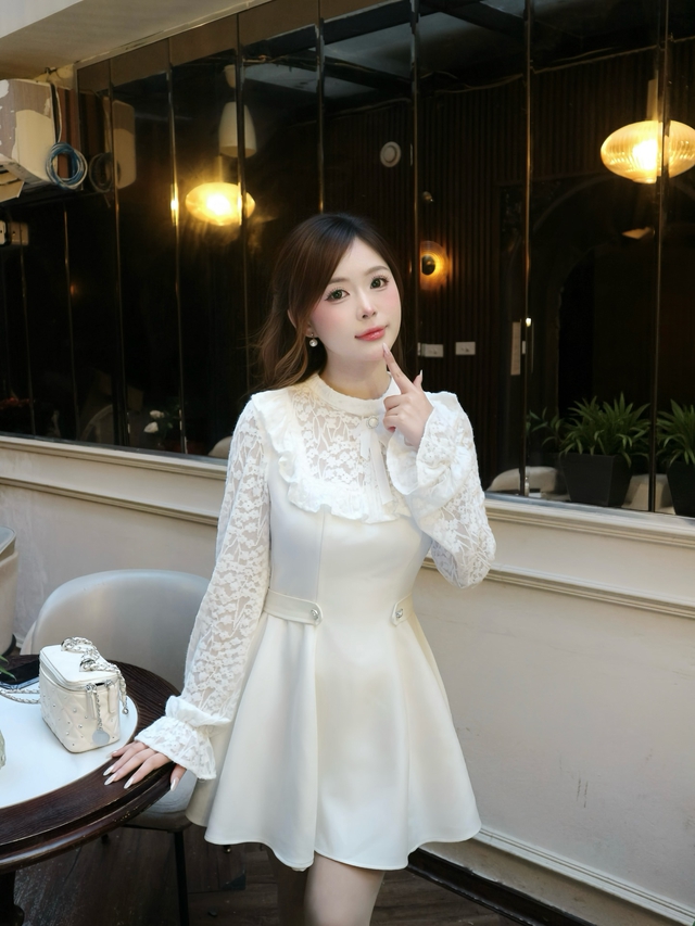 Váy đính ngọc trai tôn nét đẹp cổ điển đầy sang trọng - Ảnh 1.