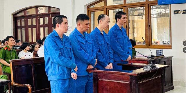 4 người l&atilde;nh &aacute;n v&igrave; d&ugrave;ng nhục h&igrave;nh khiến 1 học vi&ecirc;n cai nghiện tử vong - Ảnh 1.