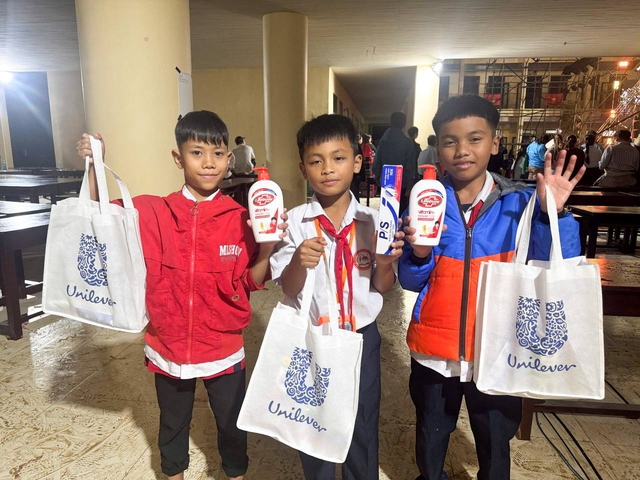 Unilever chung tay v&igrave; trẻ em v&ugrave;ng cao - Ảnh 2.