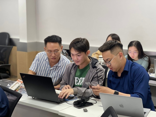 Kỹ sư phần mềm chọn học lên cao sớm để thích ứng với AI - Ảnh 3.