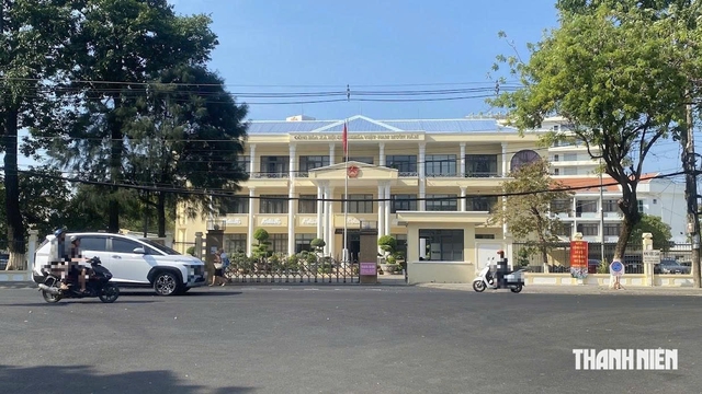 Ph&uacute; Quốc c&ocirc;ng bố đường d&acirc;y n&oacute;ng tiếp nhận phản &aacute;nh về lạm thu v&agrave; dạy th&ecirc;m  - Ảnh 1.