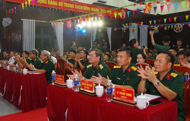 Ấm áp đêm Trung thu ở Trường Thiếu sinh quân miền Trung- Ảnh 2.