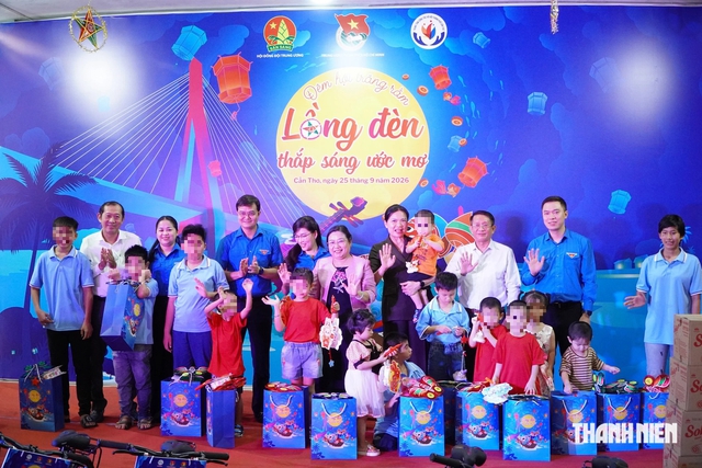 Ngày trung thu ấp áp tại trung tâm công tác xã hội Cần Thơ - Ảnh 1.